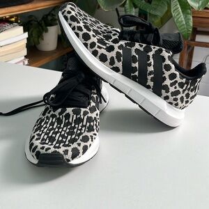 Adidas Original Women’s Swift Run Shoes. Size 8